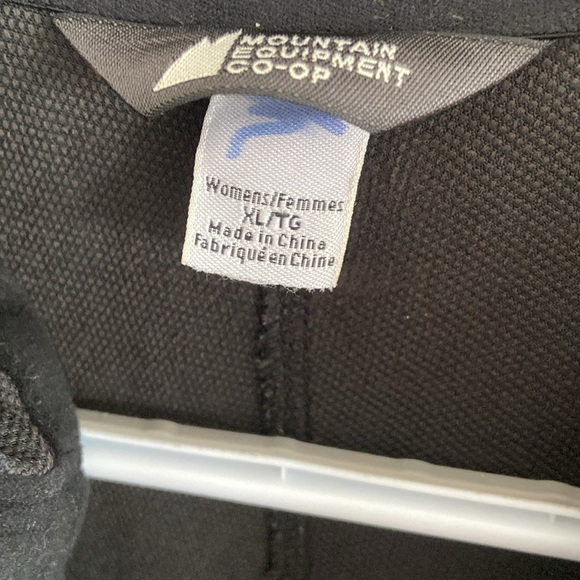 MEC Women’s XL swater/wind repellent, breathable stretch hoodie black - Picture 3 of 12